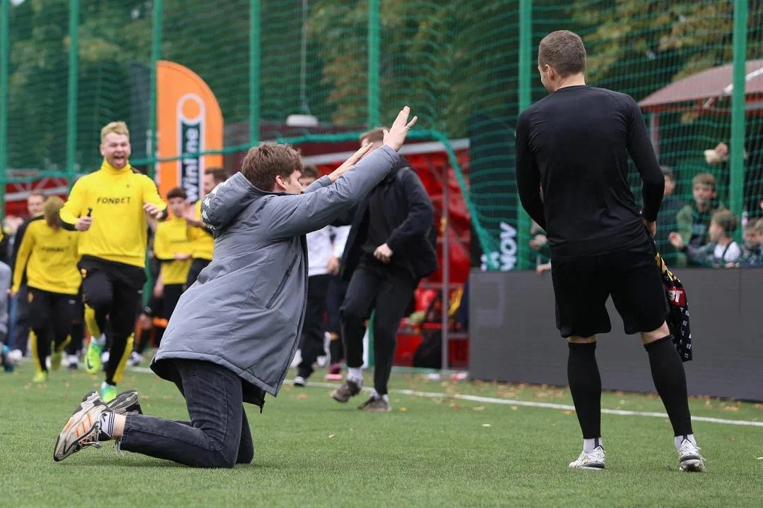 City Football Сокольники крытое. City Football Сокольники крутое. Раздевалки в футбольной Академии Спартака в Сокольниках фото.